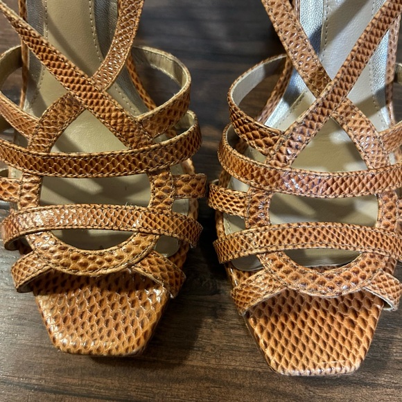 Via Spiga Brown/Tan Strappy Slingback Snakeskin Patterned Chunky Wood Heel SZ 6 - Picture 3 of 9